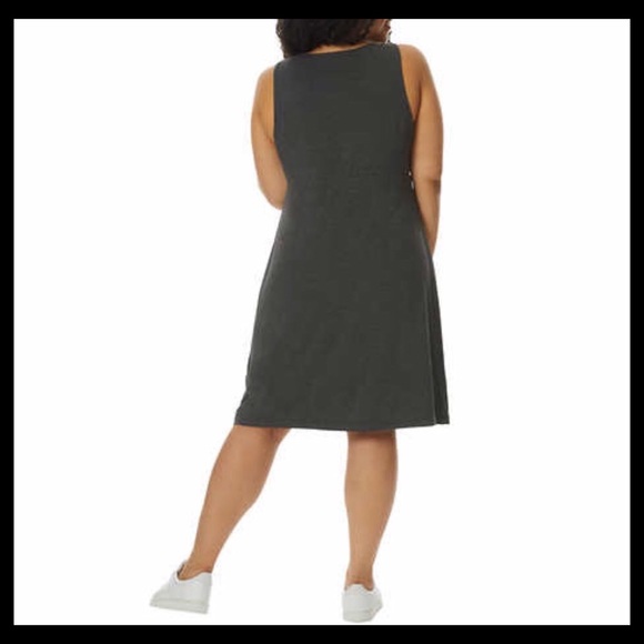 32 DEGREES Reversible Dress
For 2 Looks In 1 Heather Scarlet & Heather Charcoal - Picture 7 of 10